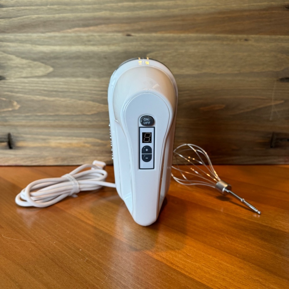 Cuisinart 7-Speed Hand Mixer HM-70 - Picture 6 of 11